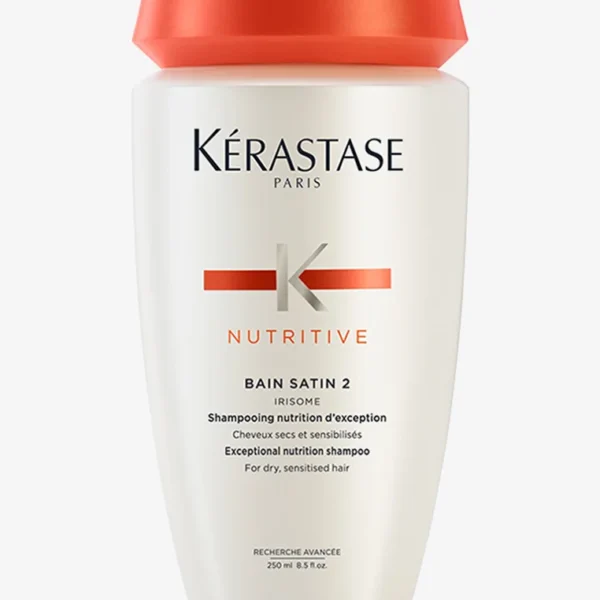 De Bain Satin 2 Shampoo is een voedende shampoo voor droog en gevoelig haar. De shampoo is verrijkt met het Irisome Complex. Dit complex reinigt het haar op een subtiele wijze. Tevens zal de shampoo het haar verzachten, voeden en hydrateren. Het haar zal zijdezacht en gezond aanvoelen. Ook wordt het haar gemakkelijk doorkambaar. Gebruik in combinatie met de andere producten van de Nutritive lijn voor een optimaal resultaat. 250ml